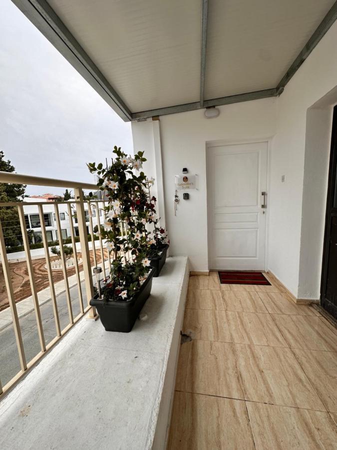 Aphrodites Suite Пафос Экстерьер фото